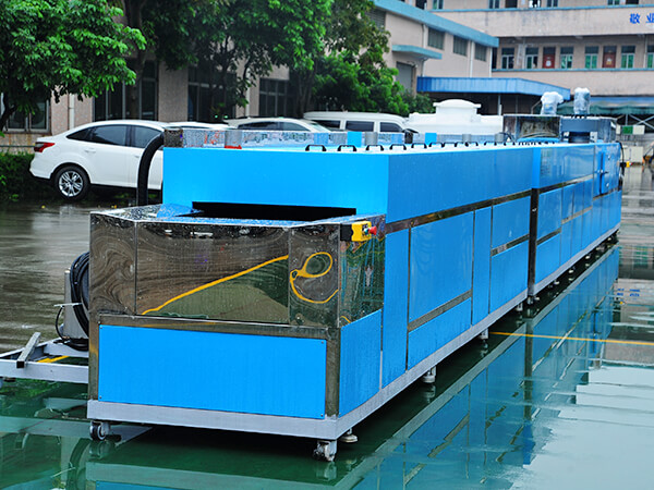 我們日常使用的清洗機設備大多都是家用型的、工業(yè)型的、小型的等等，但對于醫(yī)用小型超聲波清洗機的使用就會比較的少，這種醫(yī)用超聲波清洗機大多都是使用在有關醫(yī)療的地方，那不知道你們對這種醫(yī)用型的超聲波清洗機都有哪些不一樣的了解呢，它和傳統(tǒng)清洗又有什